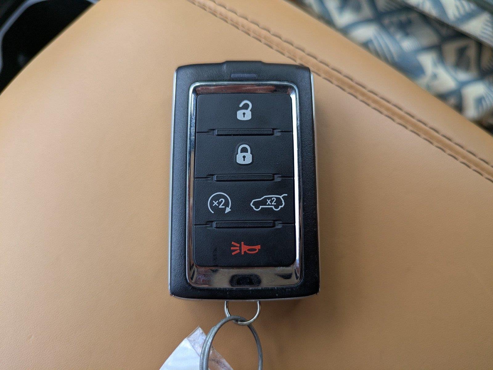 Used 2023 Diamond Black Crystal Pearlcoat Jeep Summit image 30