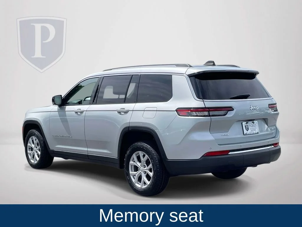 Used 2023 Silver Jeep Limited 4x4 image 6