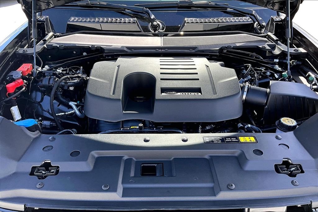 New 2026 SANTORINI BLACK Land Rover X-Dynamic SE image 12