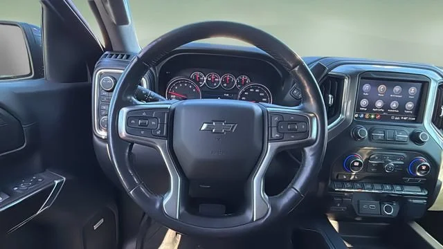 Used 2020 BLACK Chevrolet RST image 11