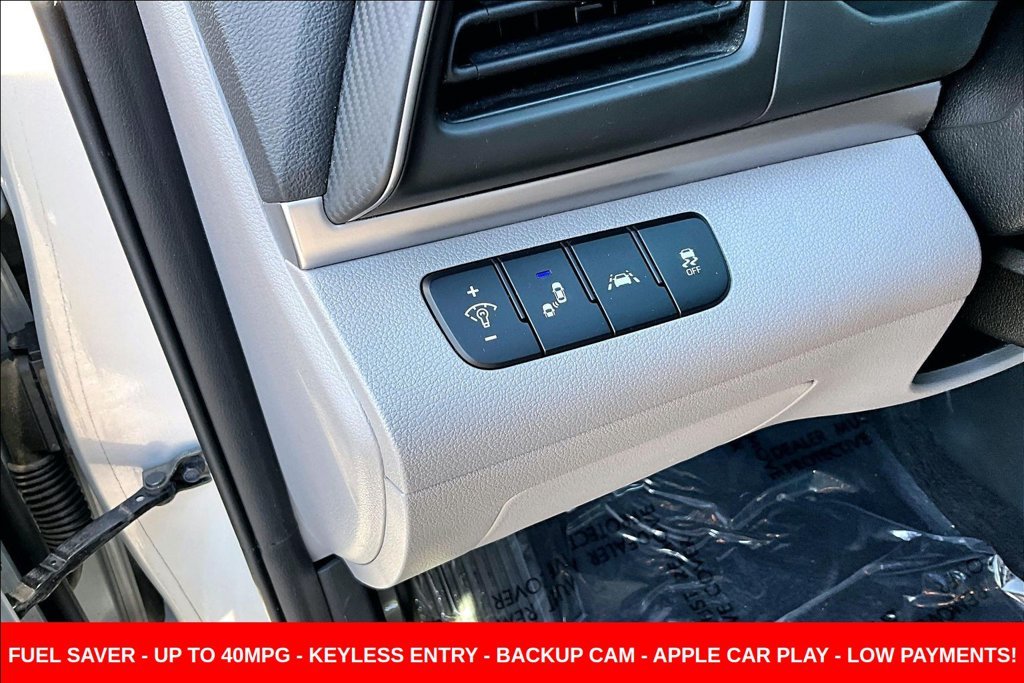 Used 2020 Silver Hyundai SEL image 12