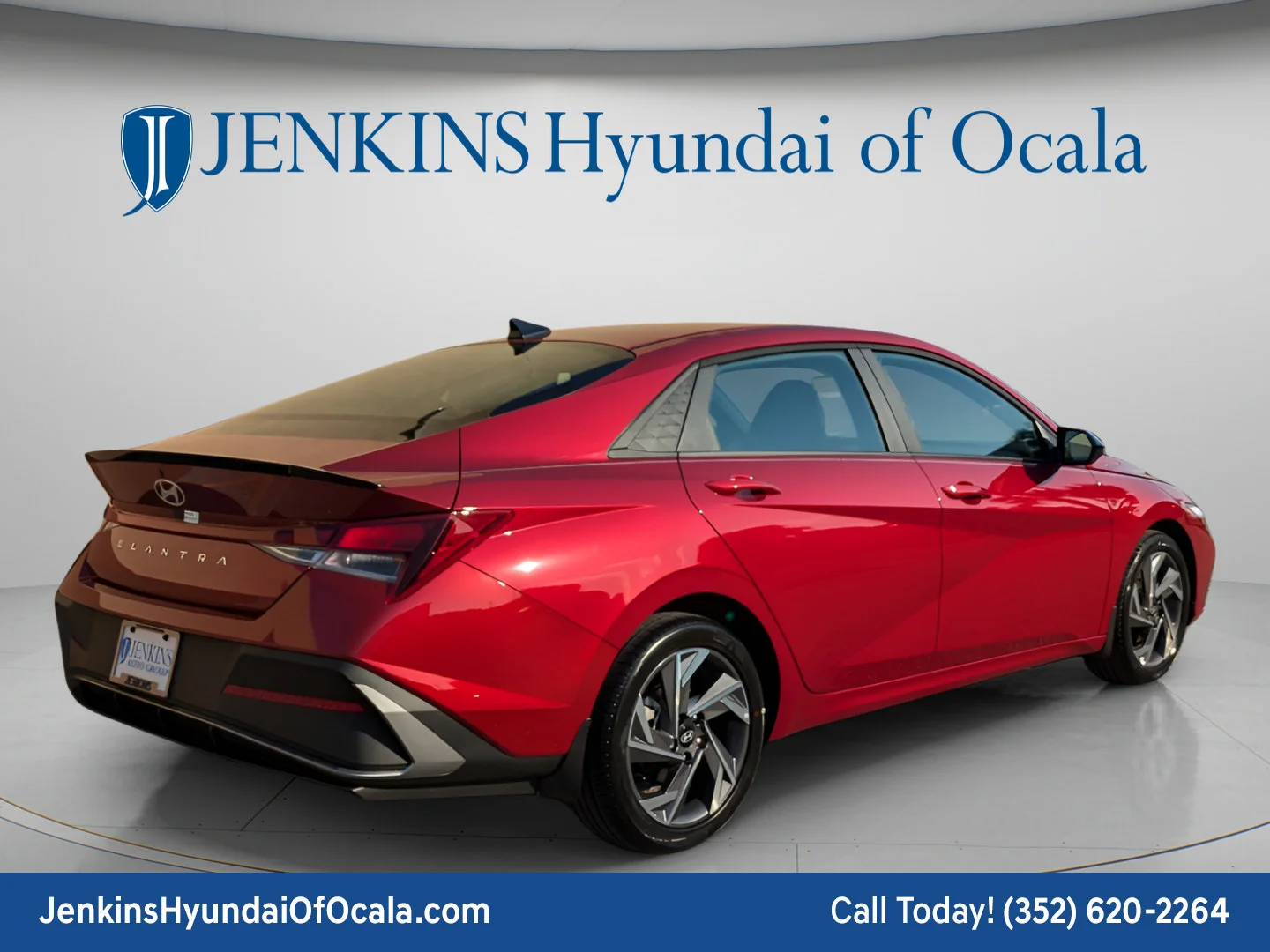 Used 2025 Ultimate Red Hyundai SEL Convenience image 3