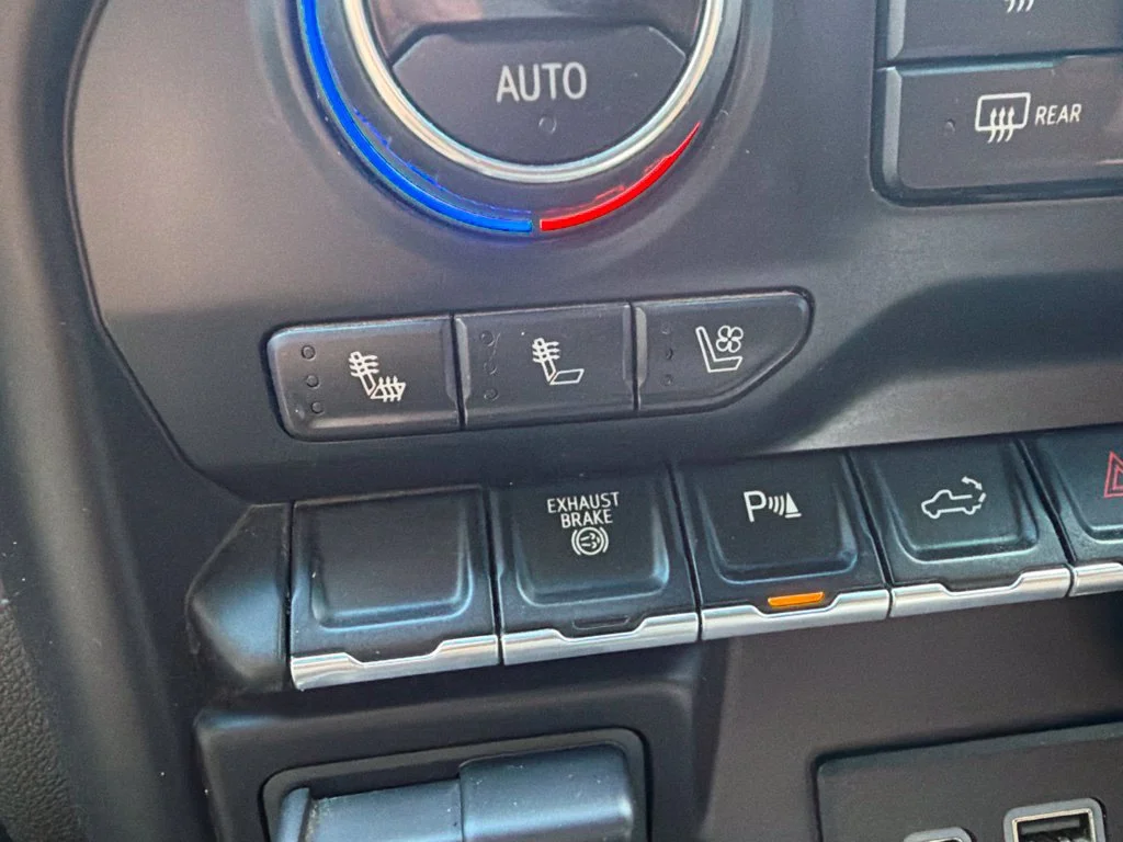 Used 2020 IRIDESCENT PEARL TRICOAT Chevrolet High Country image 22