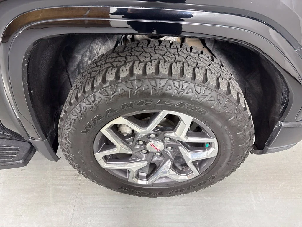 Used 2023 ONYX BLACK GMC SLT image 14