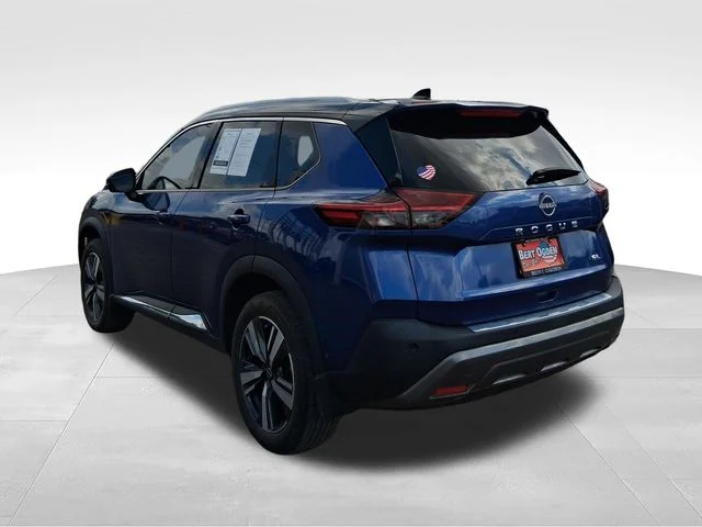 Used 2023 Blue Nissan SL image 5
