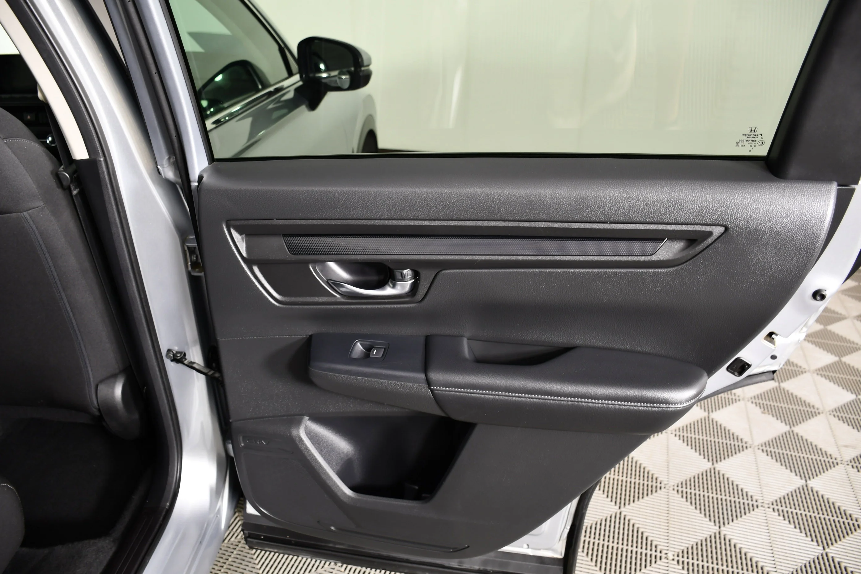 Used 2025 Solar Silver Metallic Honda LX image 41