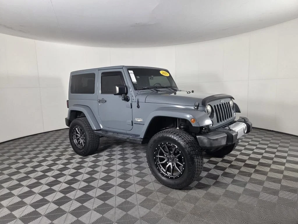 Used 2015 Anvil Clearcoat Jeep Sahara image 2