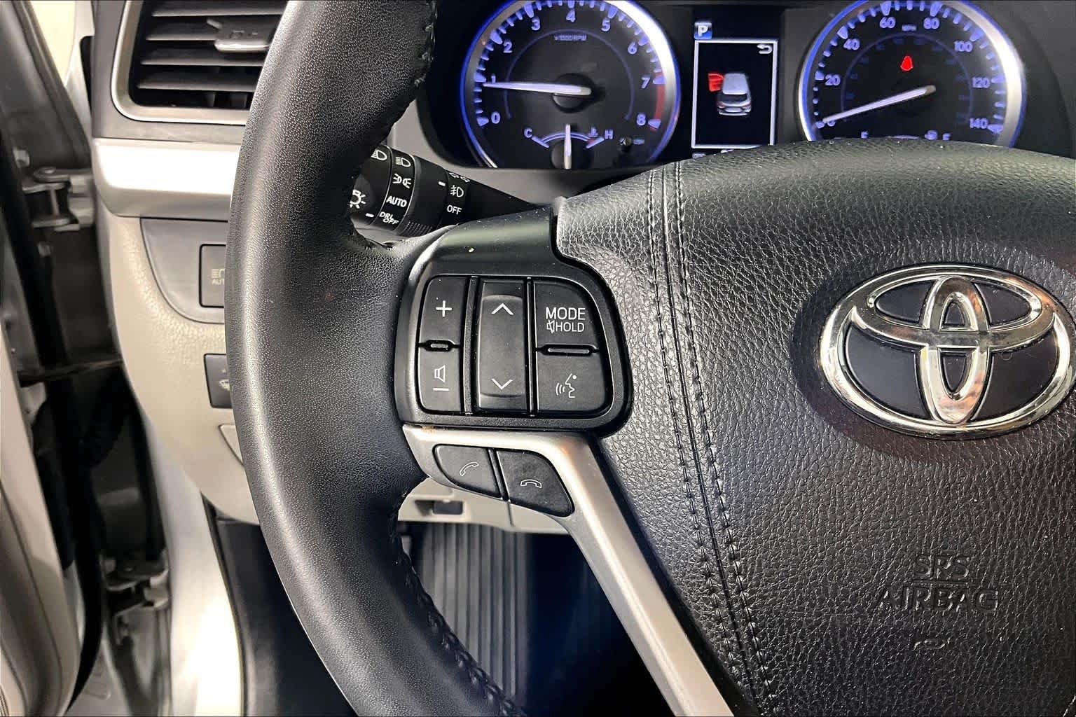 Used 2019 Celestial Silver Metallic Toyota XLE image 23