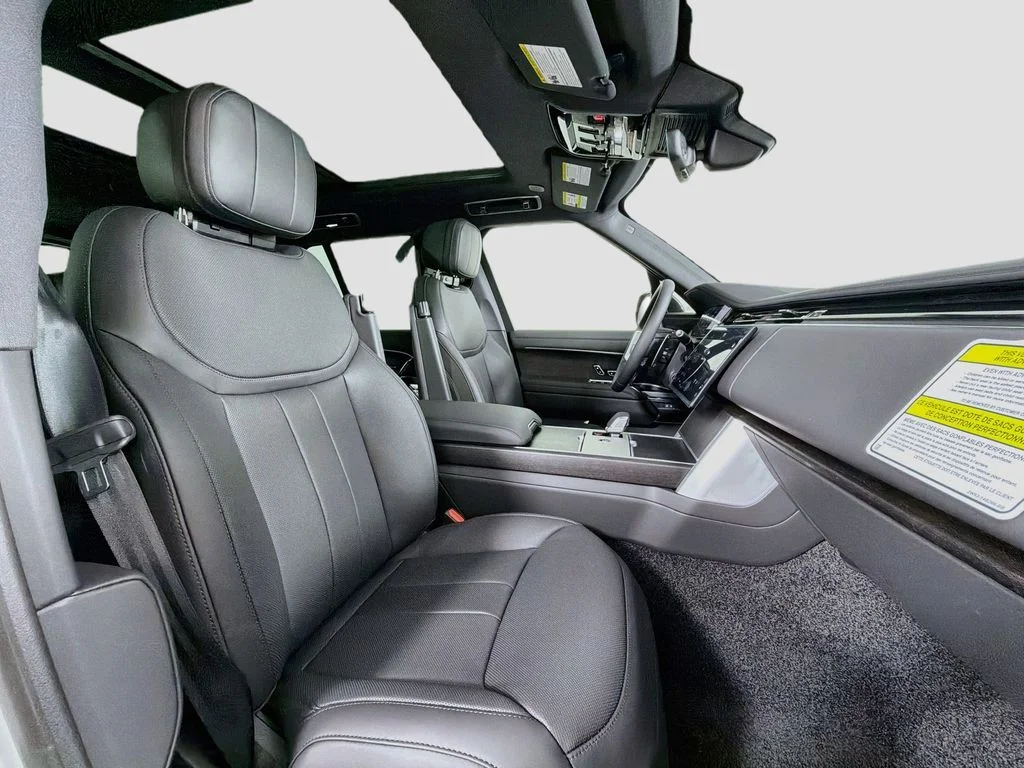 New 2026 Fuji White Land Rover SE image 30
