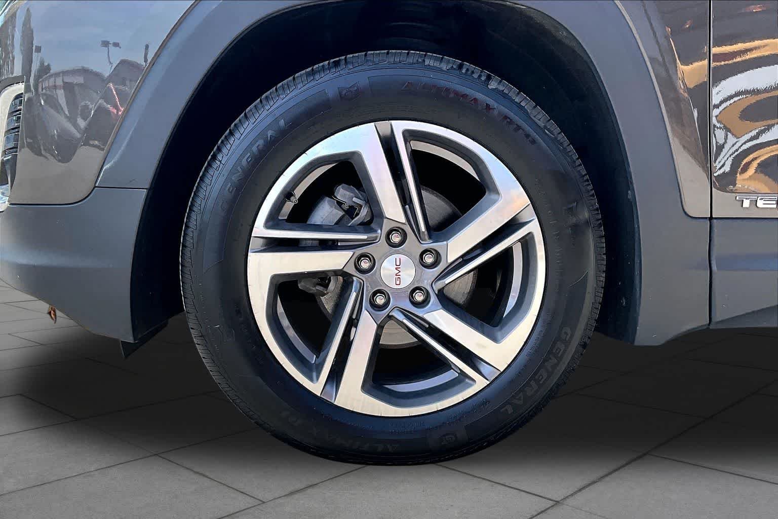 Used 2020 Smokey Quartz Metallic GMC SLT image 11