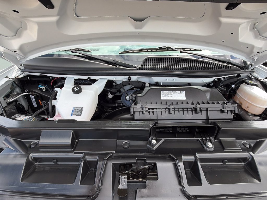 Certified Used 2025 Summit White Chevrolet WT image 34