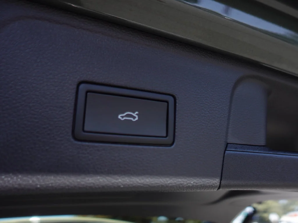 Used 2026 Green Pearl Volkswagen Peak Edition image 29