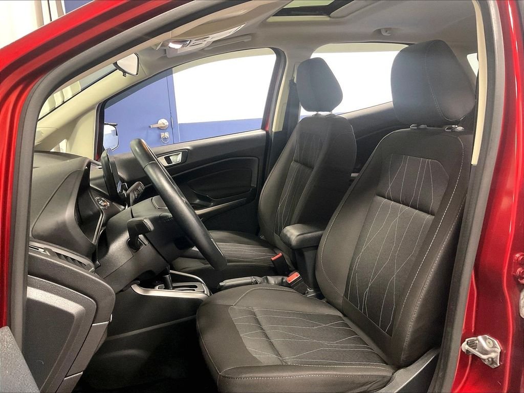 Used 2019 Red Ford SE image 10
