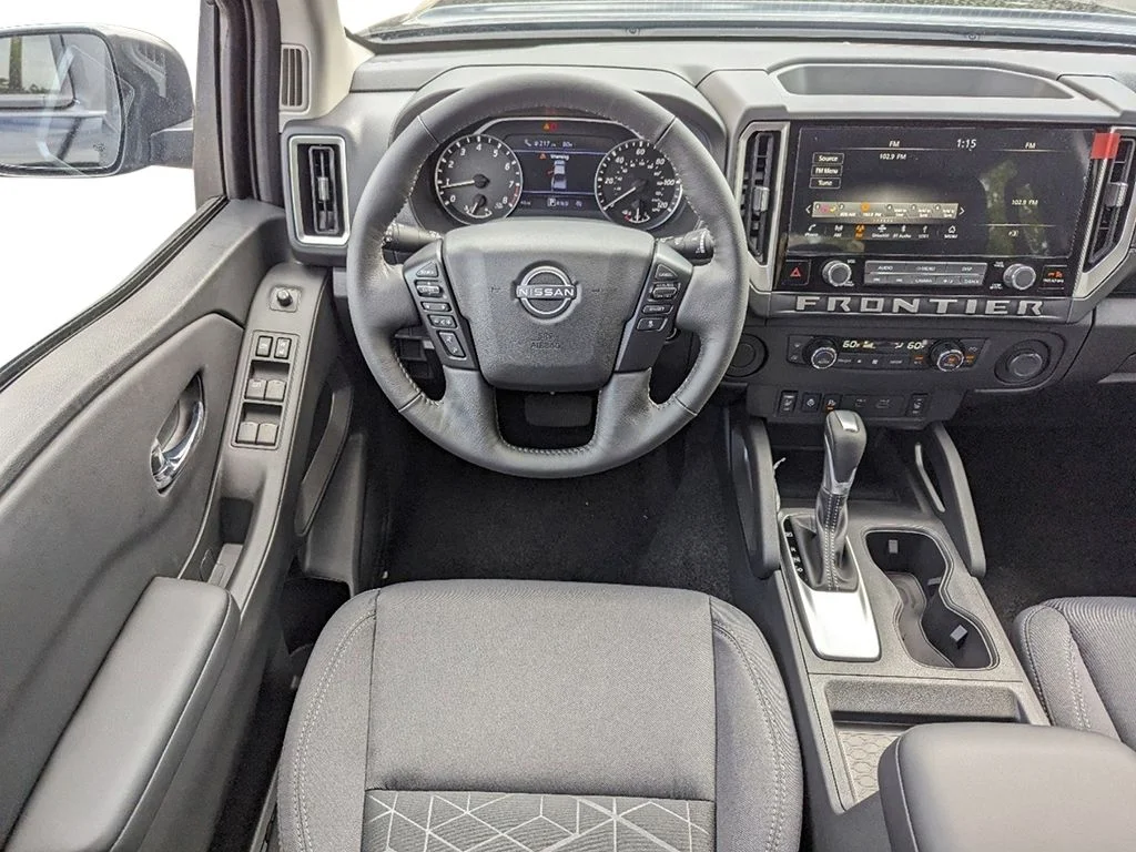 2025 Nissan Frontier SV - Photo 13