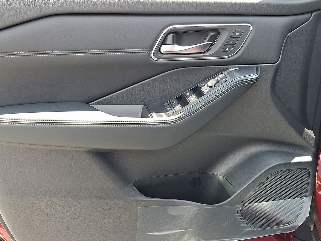 New 2026 Scarlet Ember Tintcoat Nissan Platinum image 8