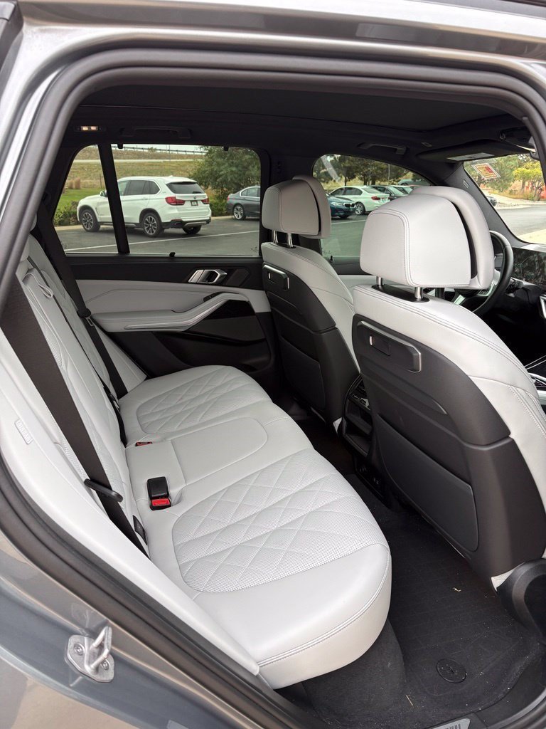 Used 2024 Gray BMW xDrive40i image 12
