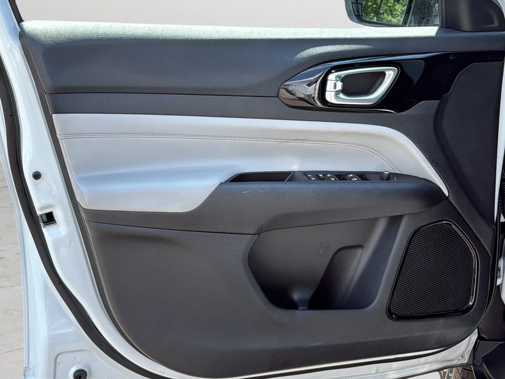 2025 Jeep Compass Limited - Photo 25