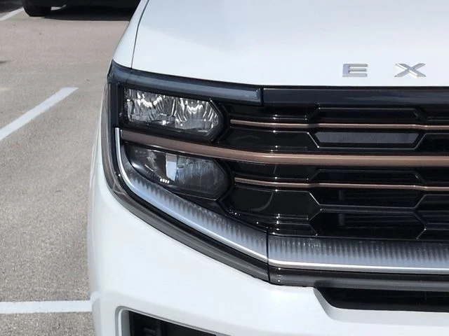 New 2027 Star White Metallic Tri-Coat Ford MAX King Ranch® image 10