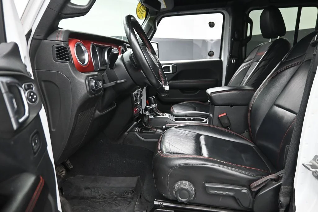 Used 2018 White Jeep Unlimited Rubicon image 16