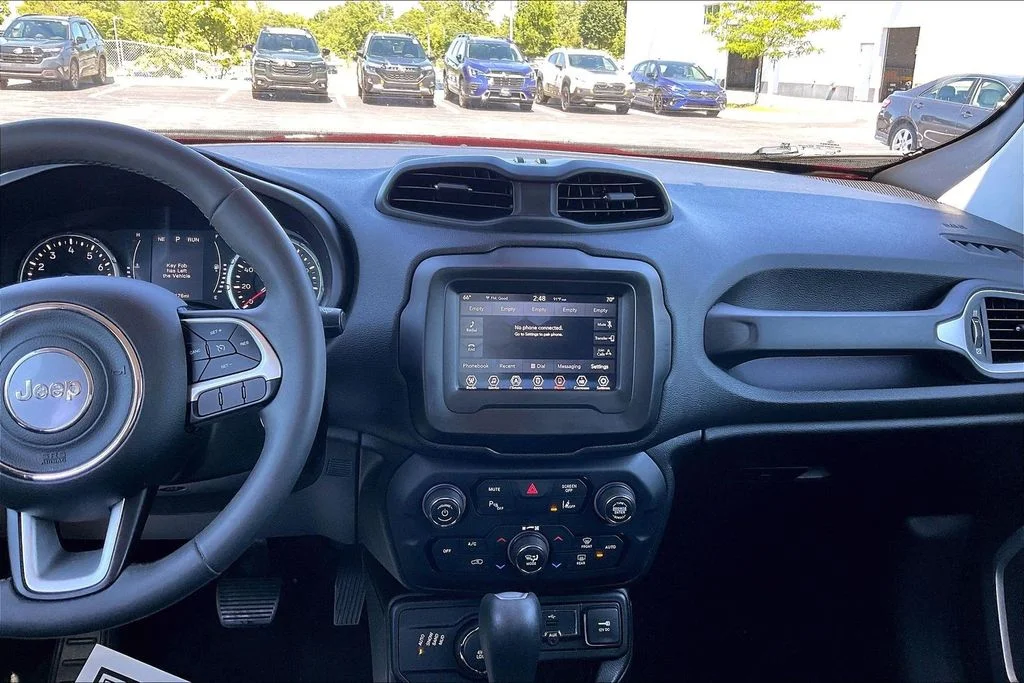 Used 2018 Red Jeep Latitude image 5