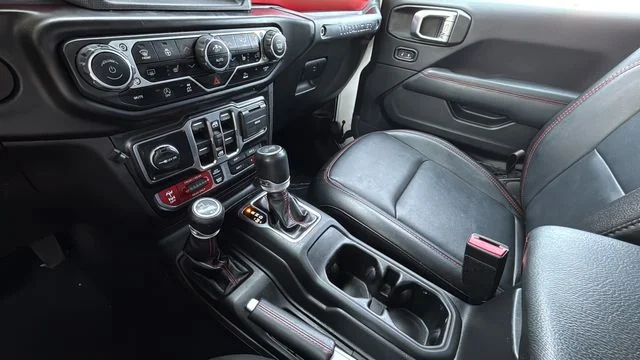 Used 2022 White Jeep Unlimited Rubicon image 28