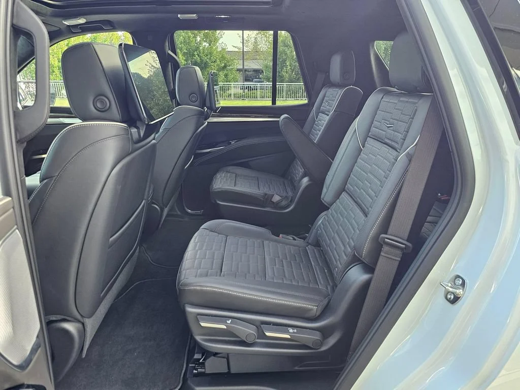 New 2026 Vibrant White Tricoat Cadillac Platinum Sport image 17