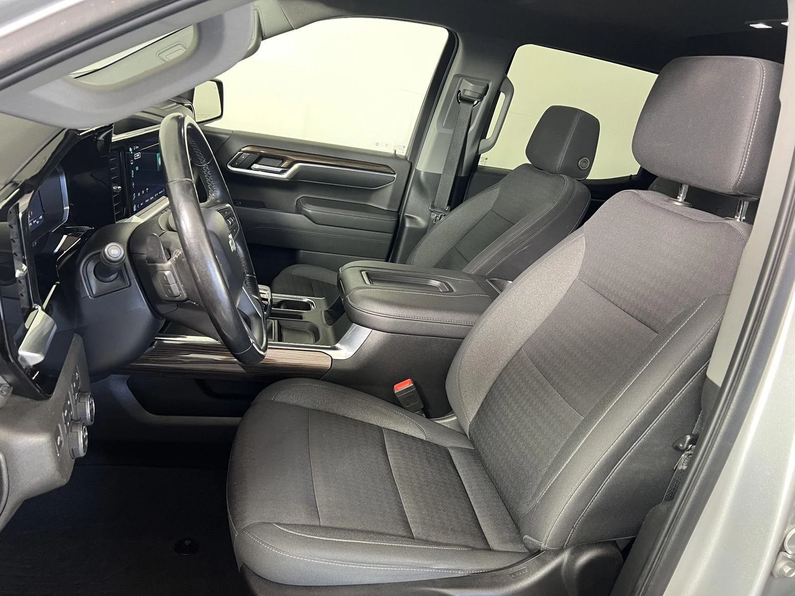 Used 2022 SILVER ICE METALLIC Chevrolet RST image 7