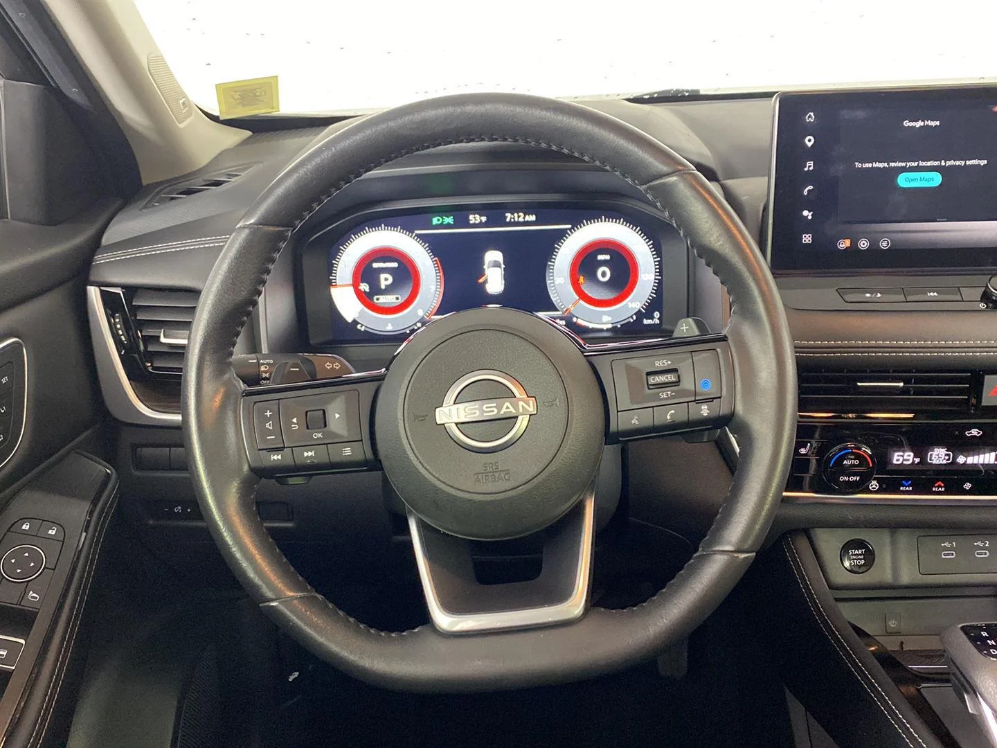 Used 2024 Champagne Silver Metallic/Super Black Nissan Platinum image 17