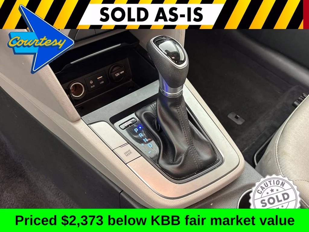 Used 2017 White Hyundai SE image 31