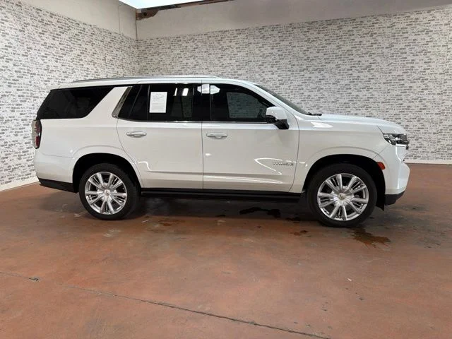 Used 2022 Iridescent Pearl Tricoat Chevrolet High Country image 6