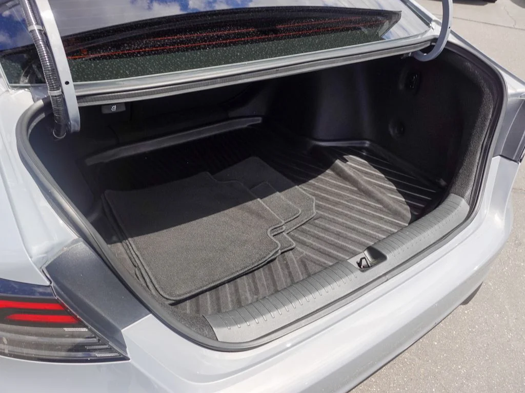 Used 2025 Urban Gray Pearl Honda SE image 24
