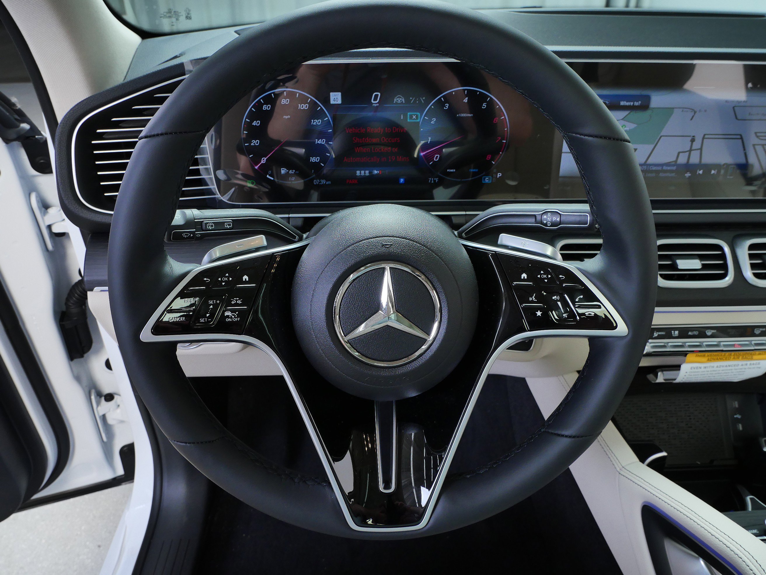 New 2026 MANUFAKTUR Moonlight White Metallic Mercedes-Benz GLE 450 image 9