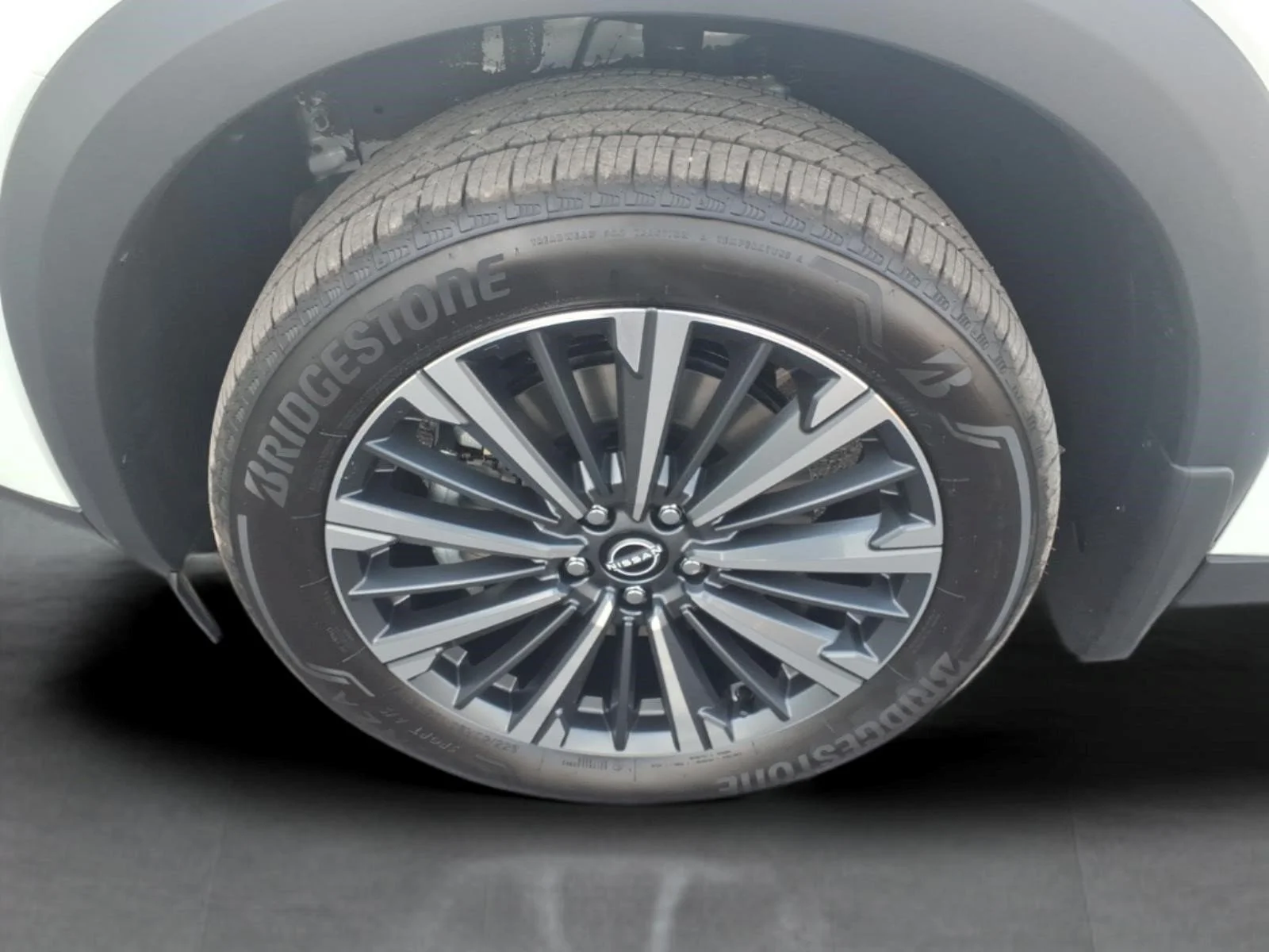 New 2026 Everest White Pearl TriCoat Nissan Platinum image 4