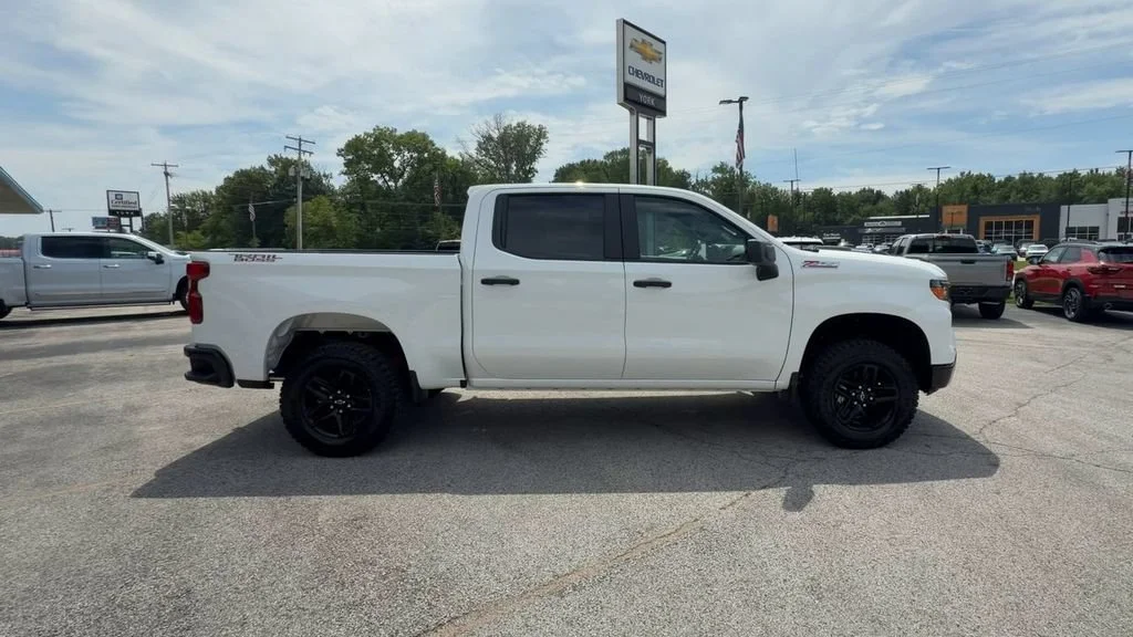 New 2026 Summit White Chevrolet Custom Trail Boss image 9
