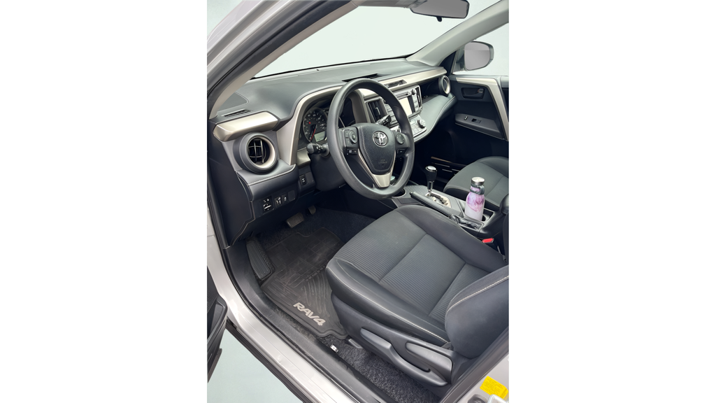 Used 2013 Classic Silver Metallic Toyota XLE image 9
