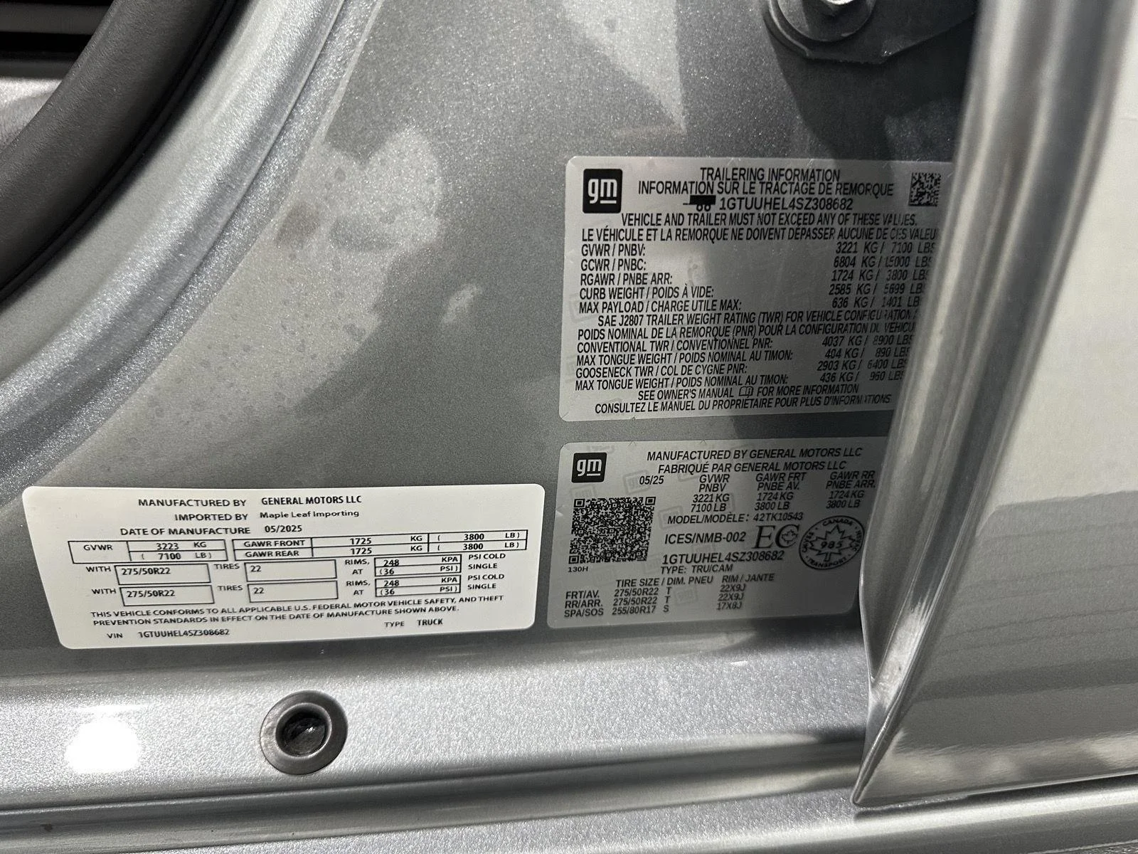 Used 2025 Sterling Metallic GMC Denali Ultimate image 33