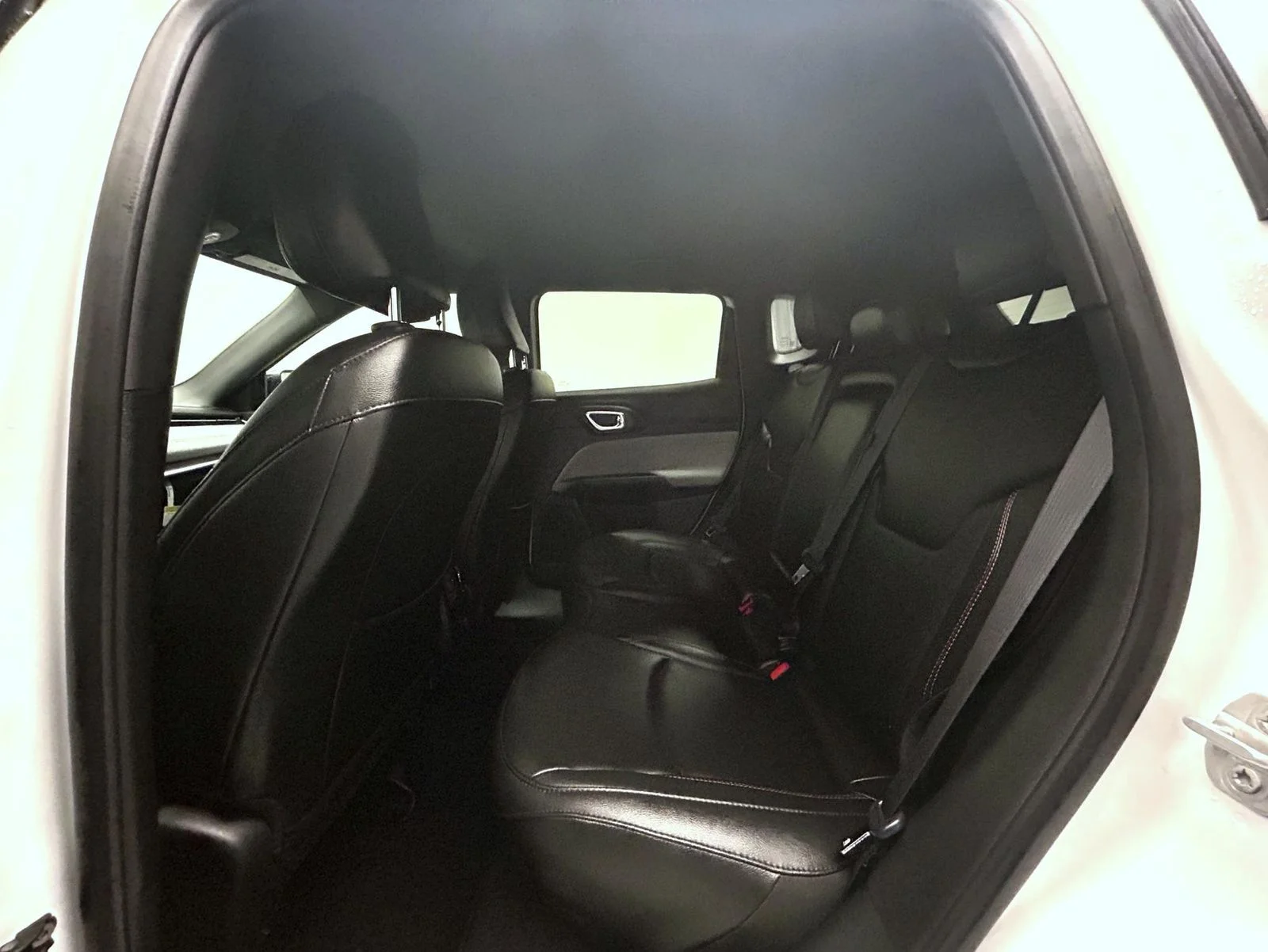 Used 2024 White Jeep Latitude Lux image 19