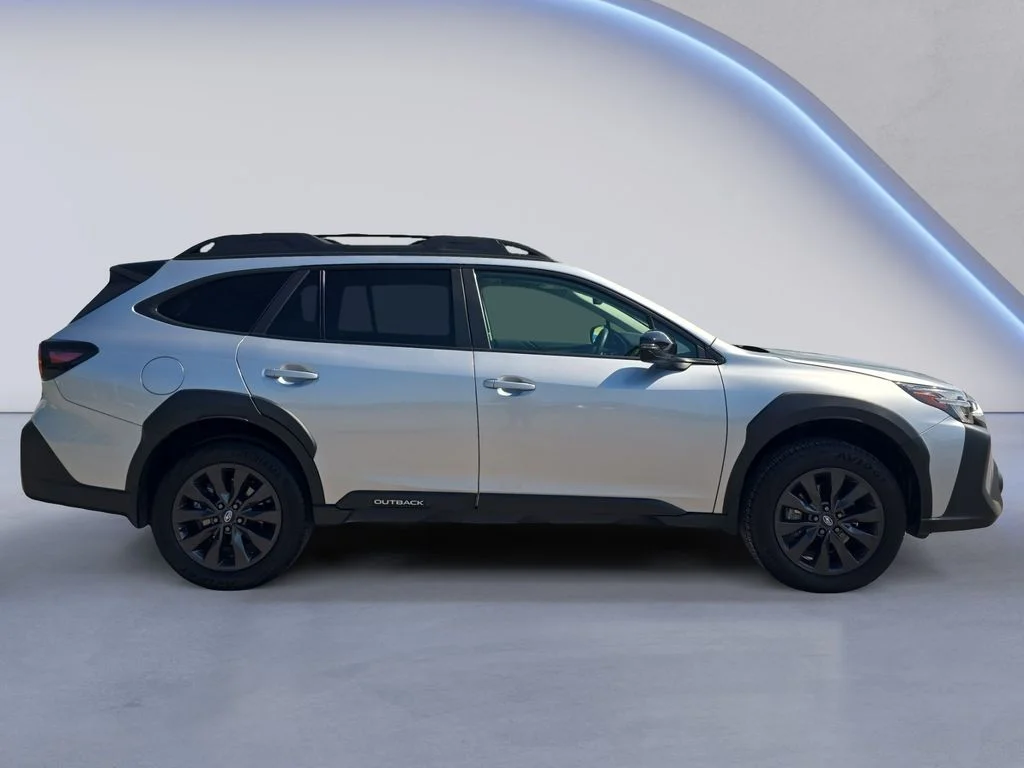 Used 2025 Ice Silver Metallic Subaru Onyx Edition image 7