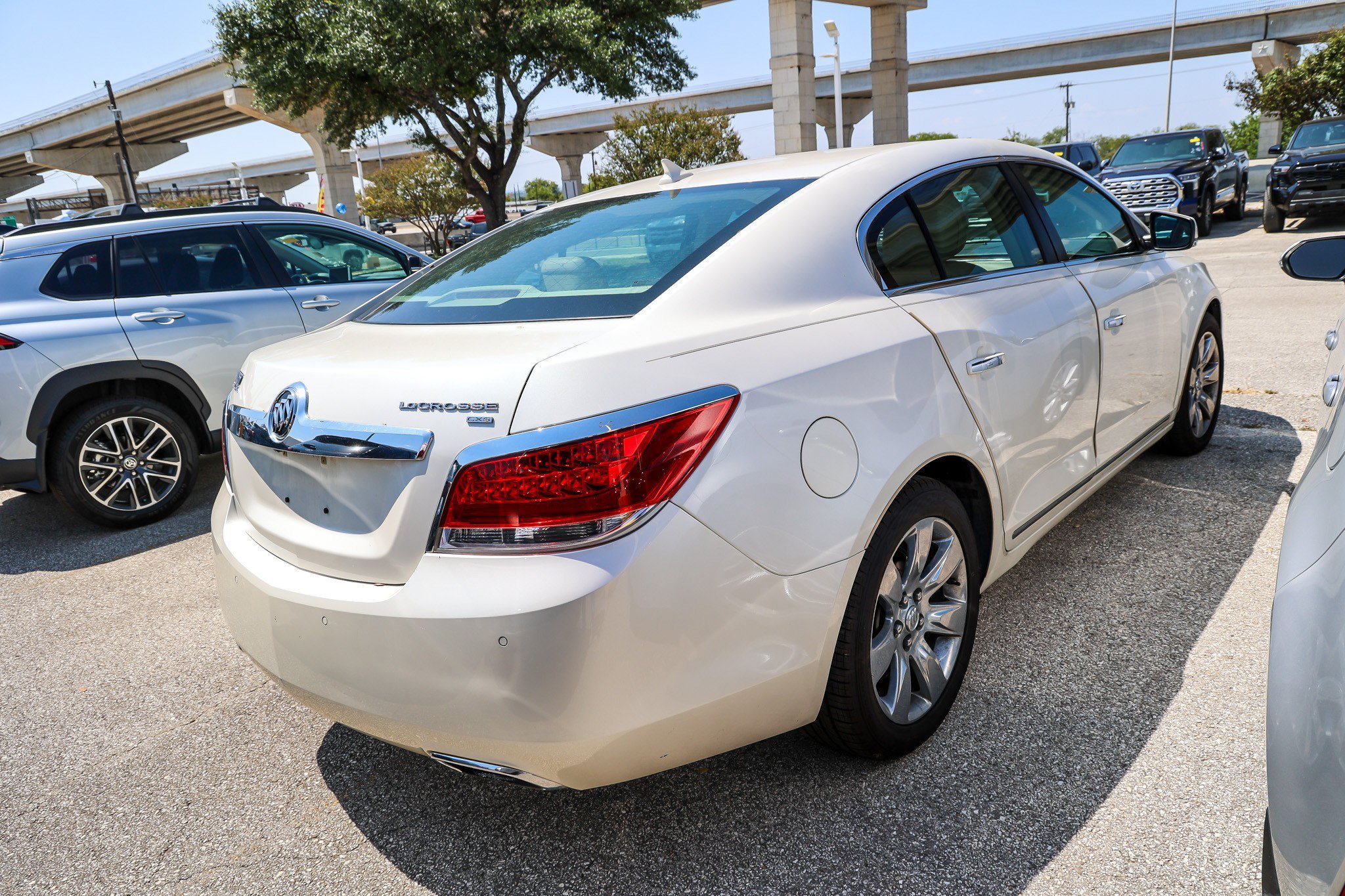 Used 2010 White Diamond Pearl Buick CXS image 7