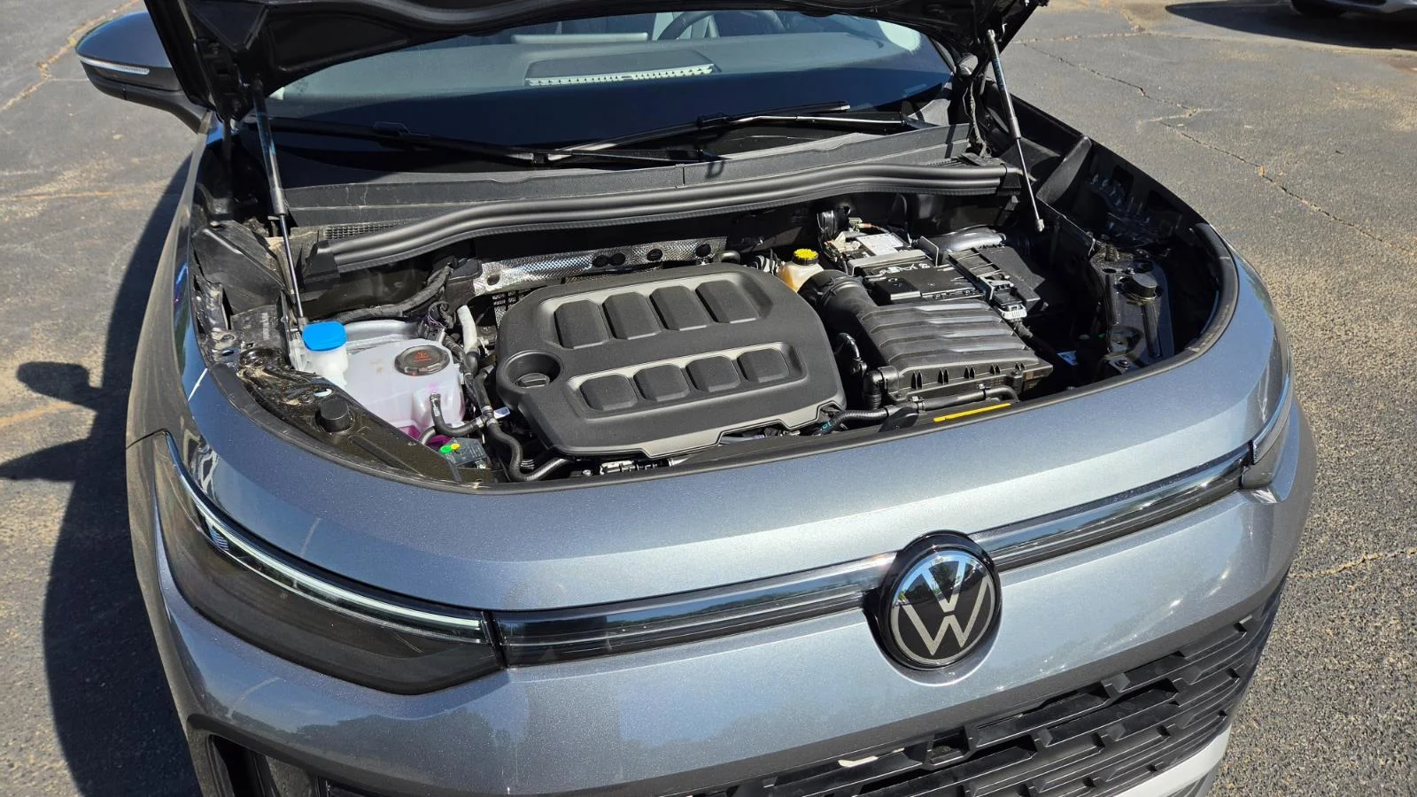 New 2026 Platinum Gray Metallic Volkswagen SE image 18
