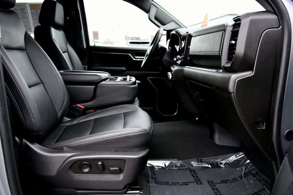 2024 GMC Sierra 1500 SLT - Photo 19