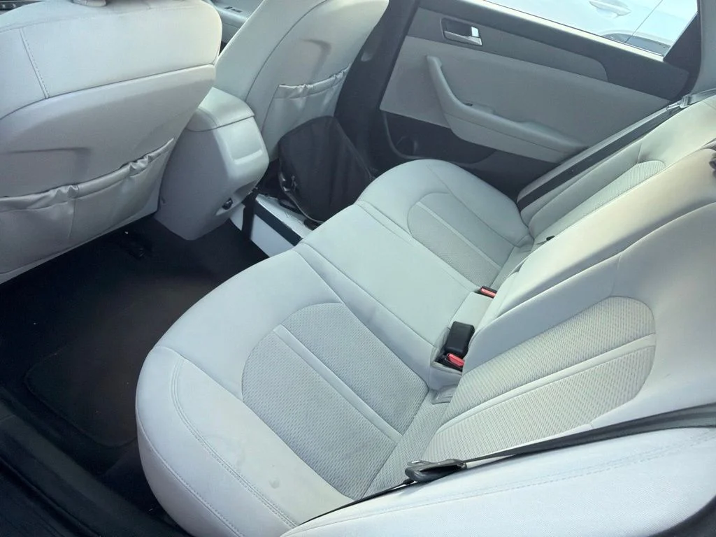 Used 2017 Red Hyundai Base image 15