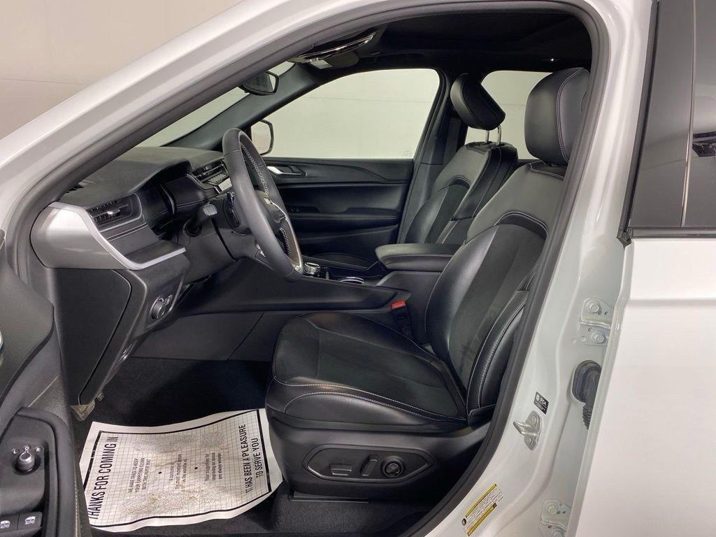 Used 2024 Bright White Clearcoat Jeep Altitude X image 9