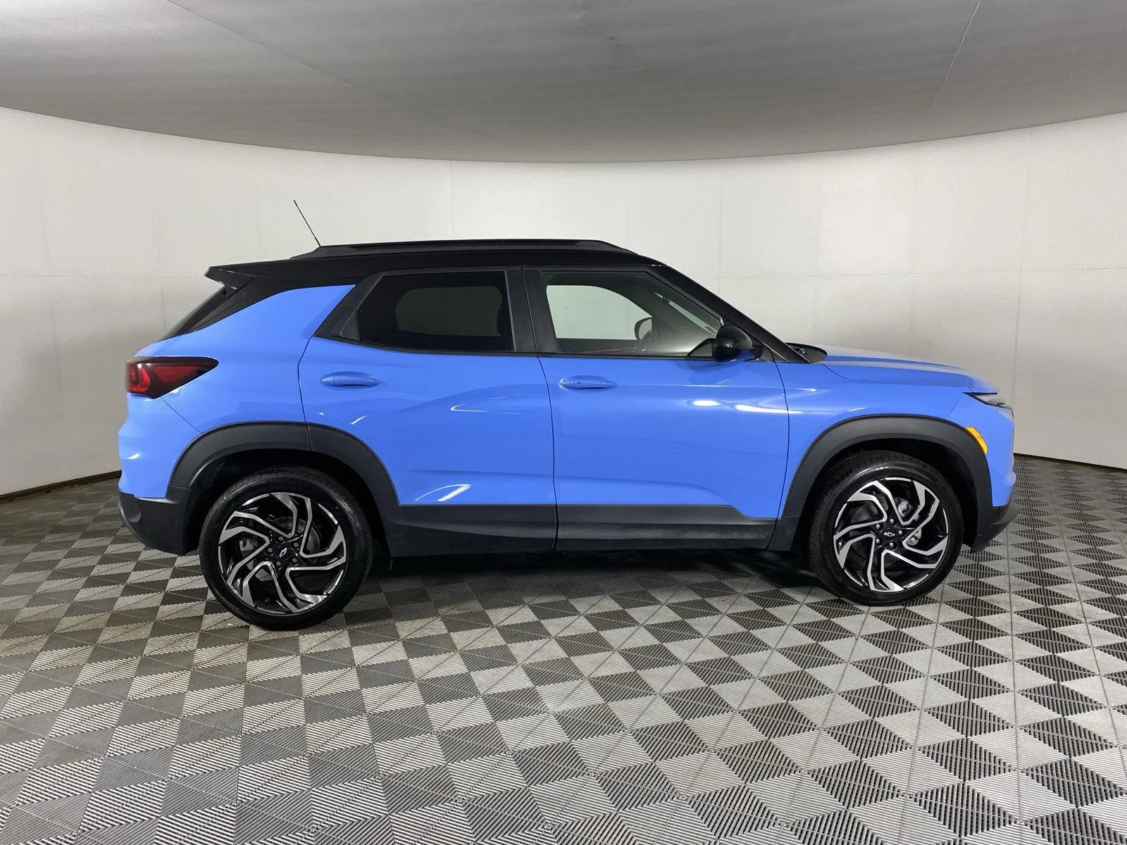 Used 2024 Fountain Blue Chevrolet RS image 8