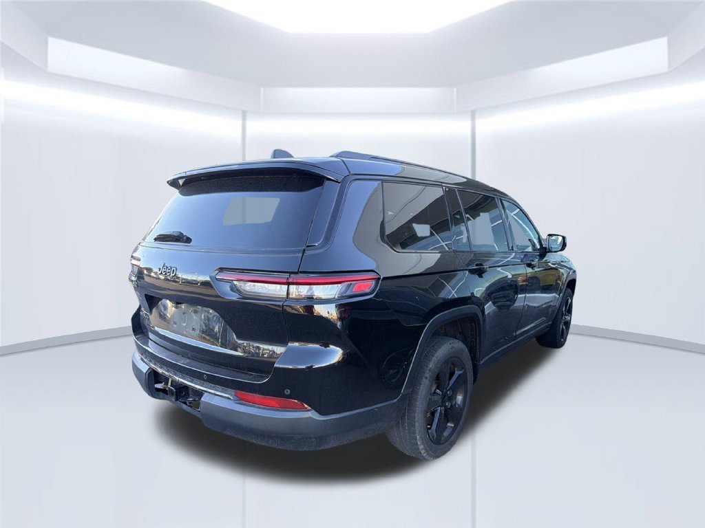 Used 2022 Black Jeep Altitude image 4
