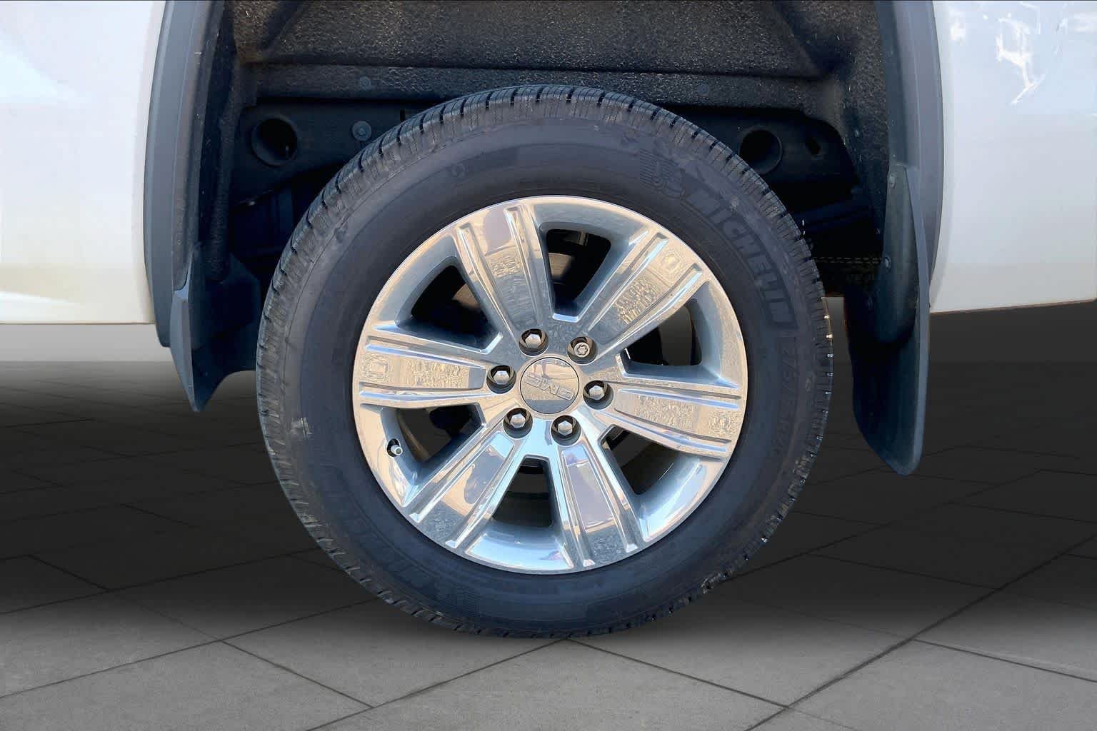 Used 2018 Summit White GMC SLT image 11