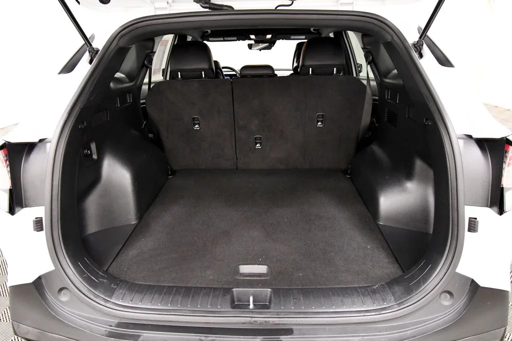 Certified Used 2025 White Kia X-Line image 7