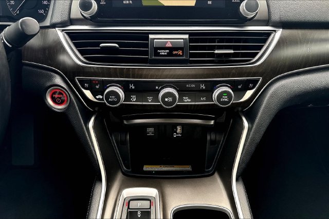 Used 2019 White Honda Touring image 17