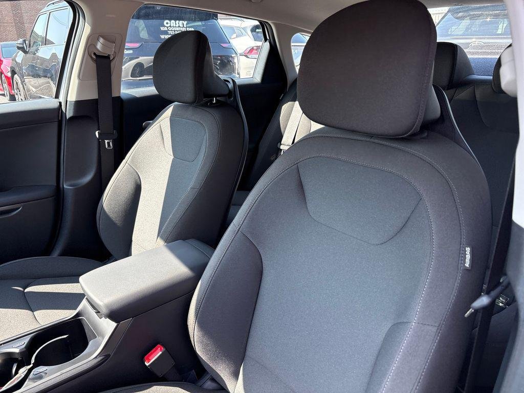 New 2026 Snow White Pearl Kia LX image 12