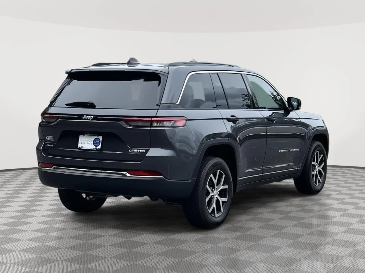 Used 2025 Baltic Gray Metallic Clearcoat Jeep Limited image 5
